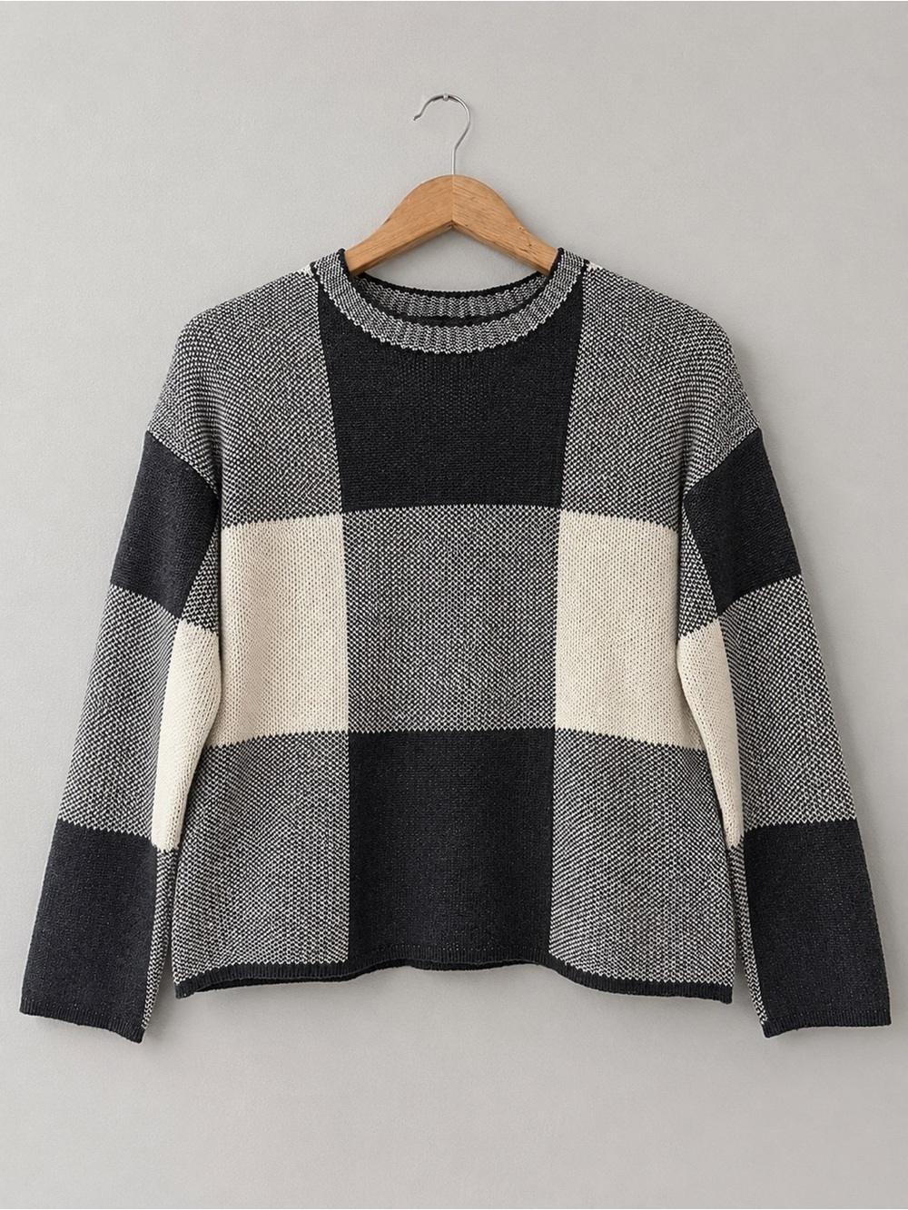 Vestique Women’s Small Black Cream Colorblock Patchwork Knit Crewneck Sweater